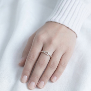 Home silver twisted wave crystal ring